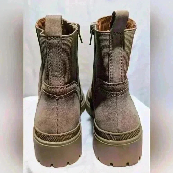 Lucky Brand Eabile Light Brown Leather Chelsea Chunky Lug Ankle Boots - Picture 11 of 13